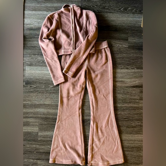 Urban Outfitters Out From Under Bethany Lounge Set - Picture 2 of 9